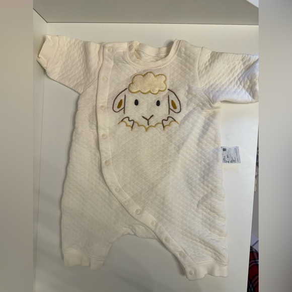 Uniqlo Baby • Bunny and Sheep Button Up Onesie • Size 60 CM • Gently Used - Picture 4 of 5